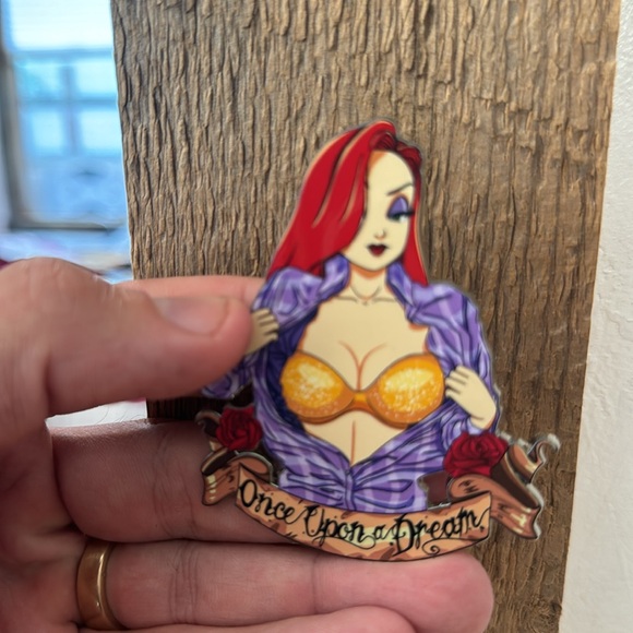 Jessica Rabbit “Once Upon a Dream” LE 88 Fantasy Jumbo pin - Picture 4 of 6